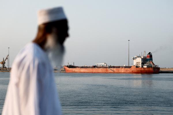 The Callisto tanker sits anchored in Port Sultan Qaboosin in Muscat, Oman, on March 12, as traffic is down in the Strait of Hormuz amid the US-Israeli conflict with Iran. (Reuters-Yonhap)