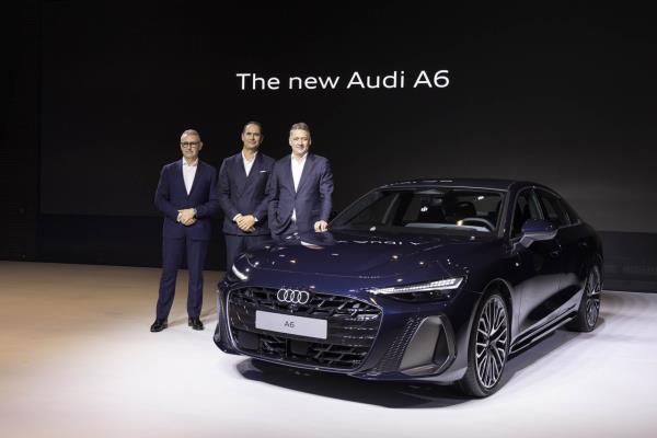 From left: Audi Korea Executive Director Steve Cloete, Marco Schubert, the Audi board member responsible for sales and marketing, and Audi CEO Gernot Dollner pose at the launch event for the new Audi A6 in Seoul on Monday (Audi Korea)