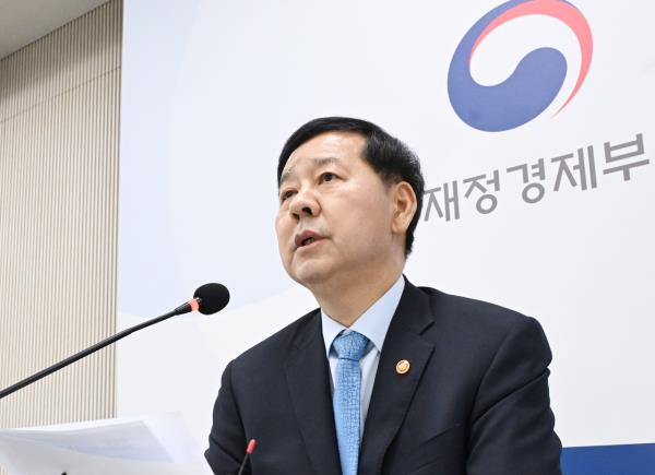 Finance Minister Koo Yun-cheol speaks during a press conference in Sejong City on Monday. (Ministry of Finance and Economy)