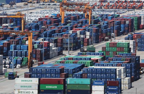 Containers fill a port in Pyeongtaek, located around 60 kilometers south of Seoul, on May 8, 2026. (Yonhap)