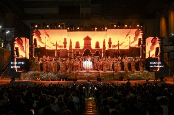 “The Magic Flute” is staged outdoors by the Seoul Metropolitan Opera (Sejong Center for the Performing Arts)